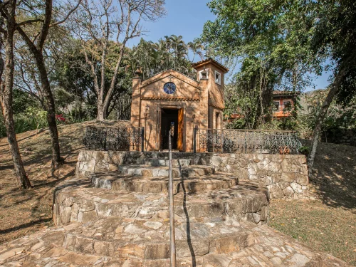 Fazenda de 1888 com 108,9 ha no Circuito das Águas – foto 9